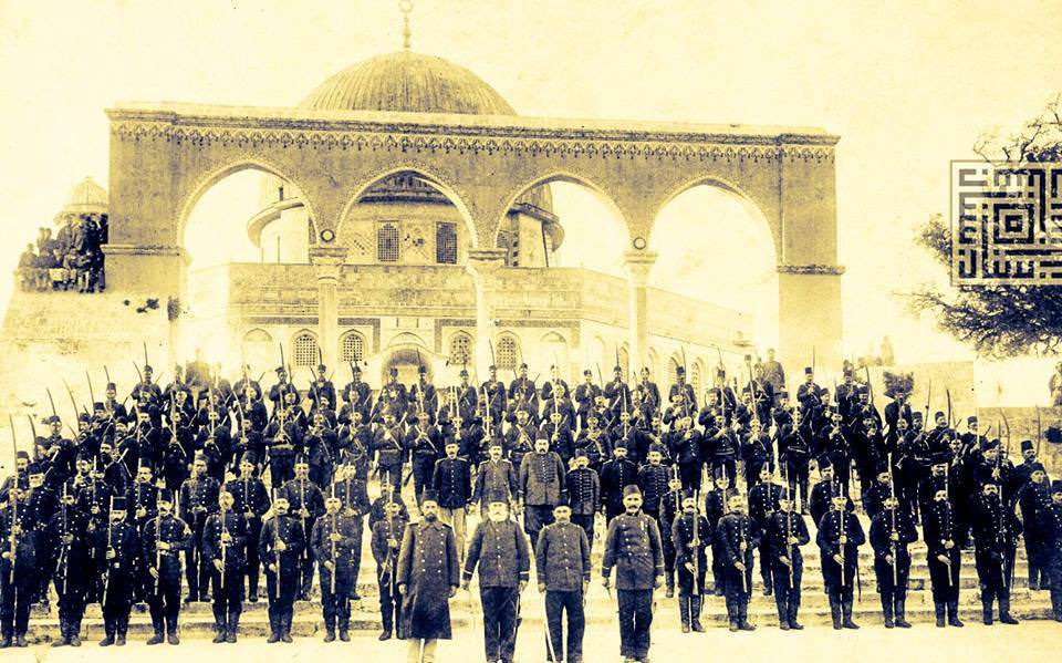 בשנת 1904, חיילי האימפריה העות'מאנית היו במסגד אל-אקצא! יום אחד נחזור לאדמותינו, ואתם תימחקו מההיסטוריה!

#GenocidalNetanyahu
