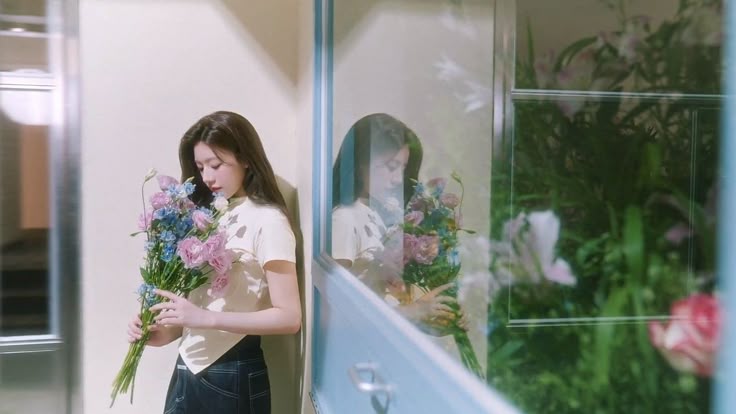 彼女ほど美しい人はいません。
kkk-!