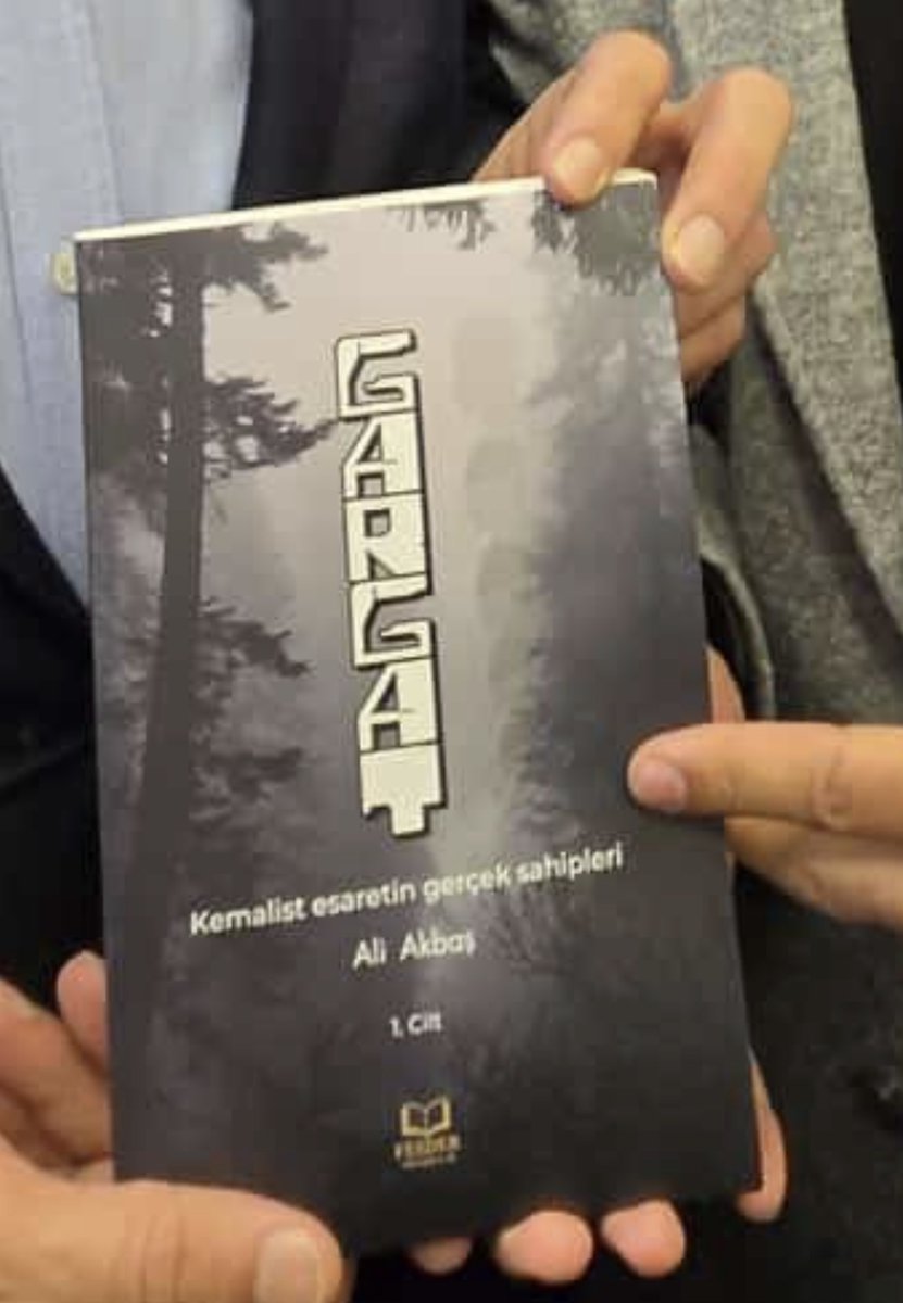 🔴 Milli Eğitim Bakanı Yusuf Tekin, “Kemalist esaretin gerçek sahipleri” alt başlığını taşıyan “Gargat” adlı kitapla poz verdi.