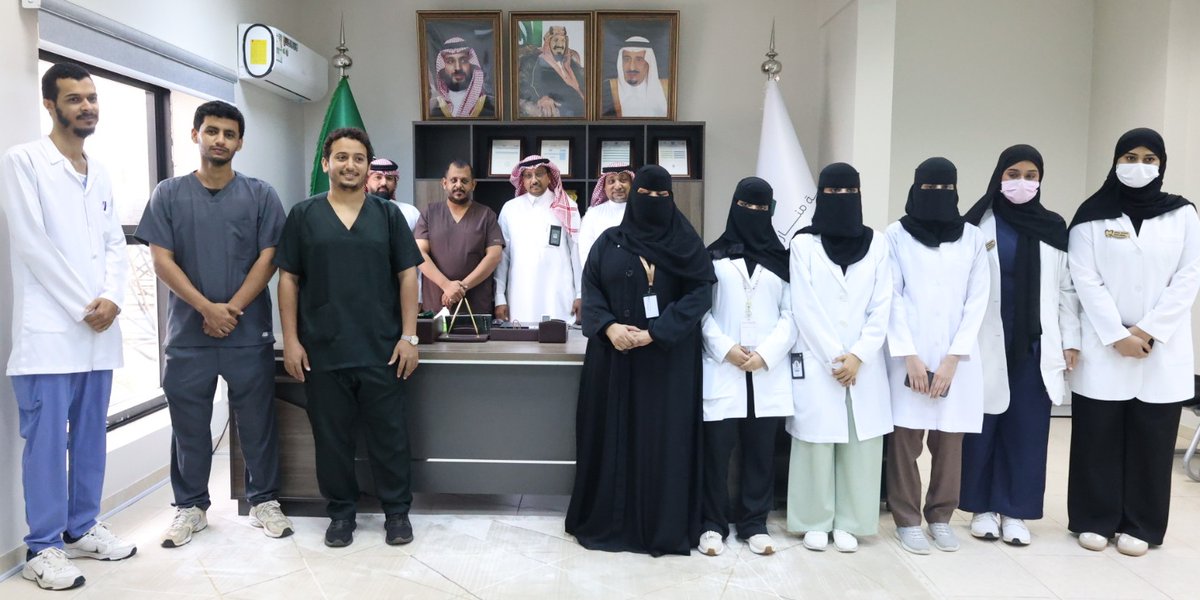 كلية منار الجنوب tweet media
