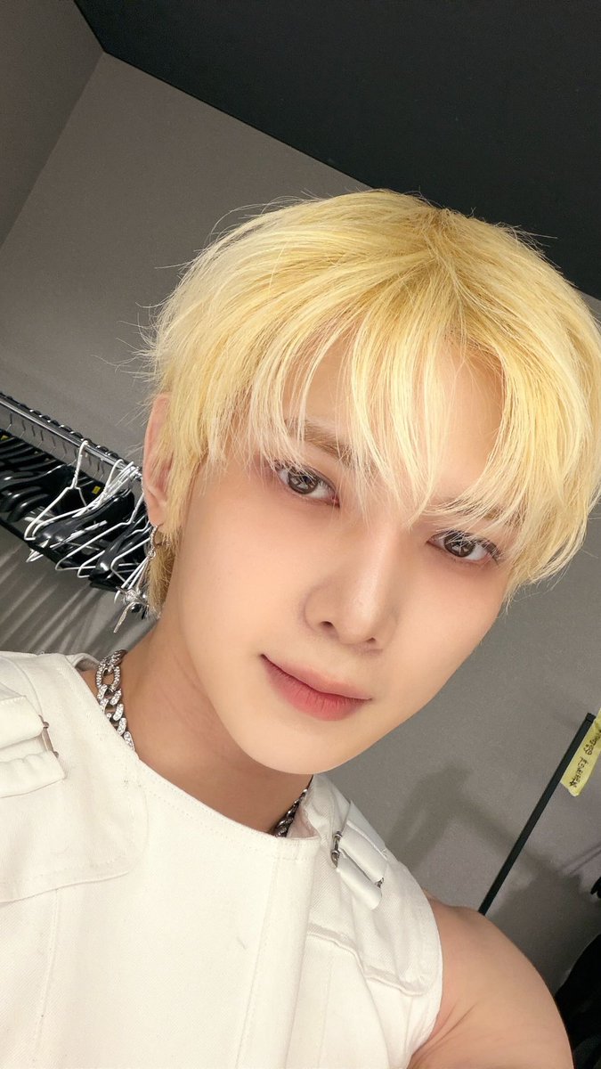ourpado's tweet photo. 260412 인스스 #여상 https://t.co/Sa4vxFnePI