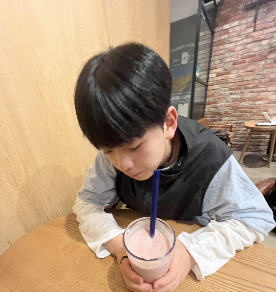 느좃 tweet media