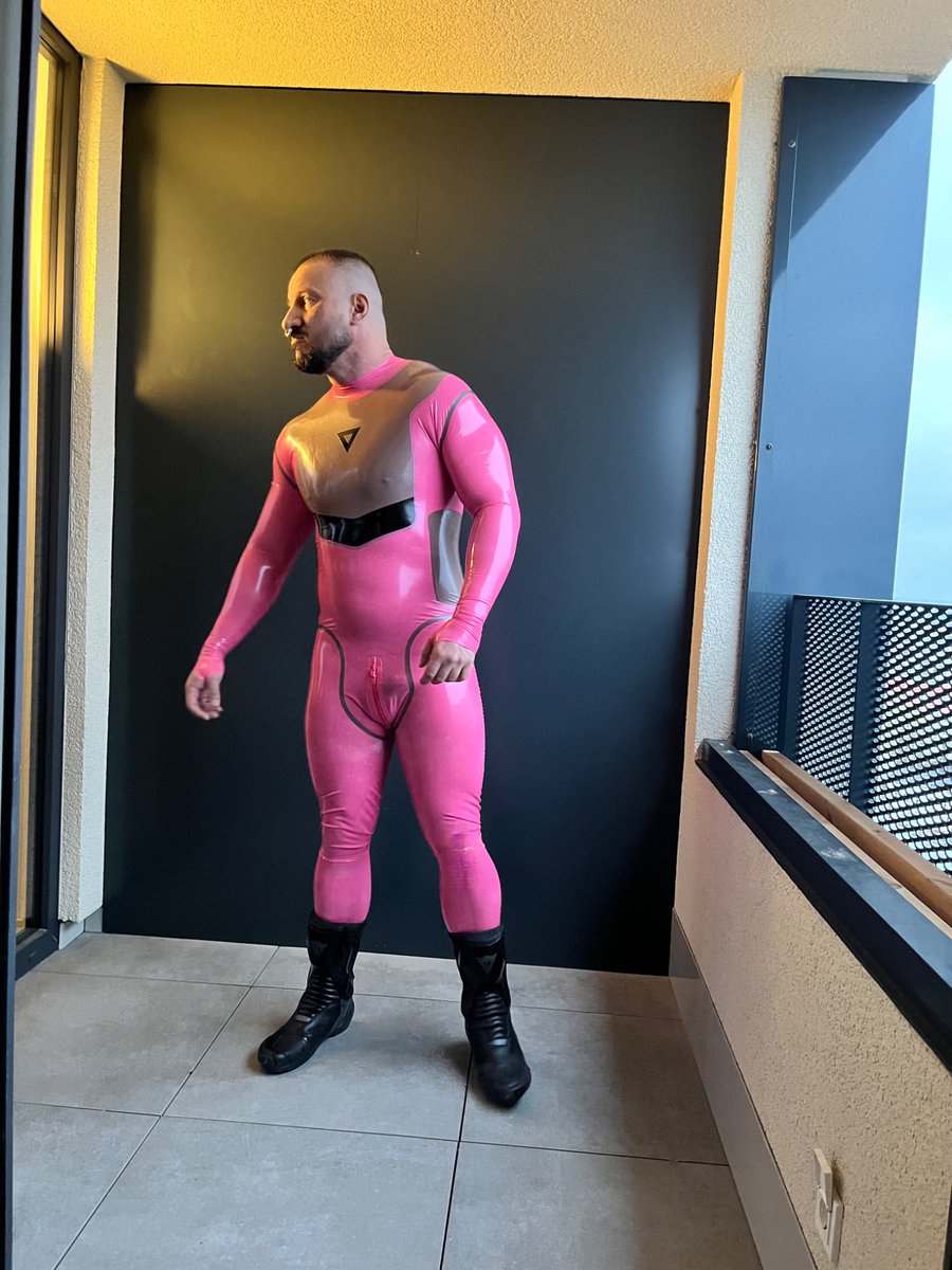 Hey guys, i’m clearing out a few well-loved fetish pieces 🖤 Good condition, good prices, ready for a new home. secondskin.co/en/riconfire