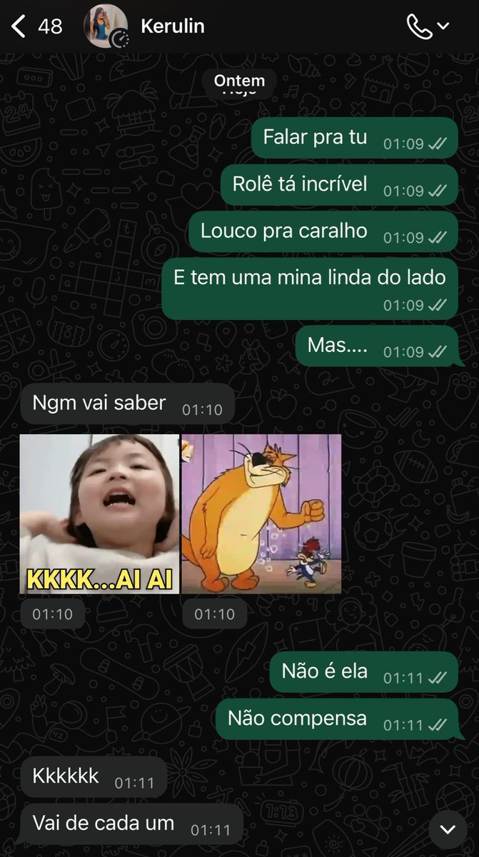 Eu com minha amiga, irmã, parceira Ker 1 da manhã no auge da minha loucura e transcendência, não é fácil ser eu não 😔😔😔