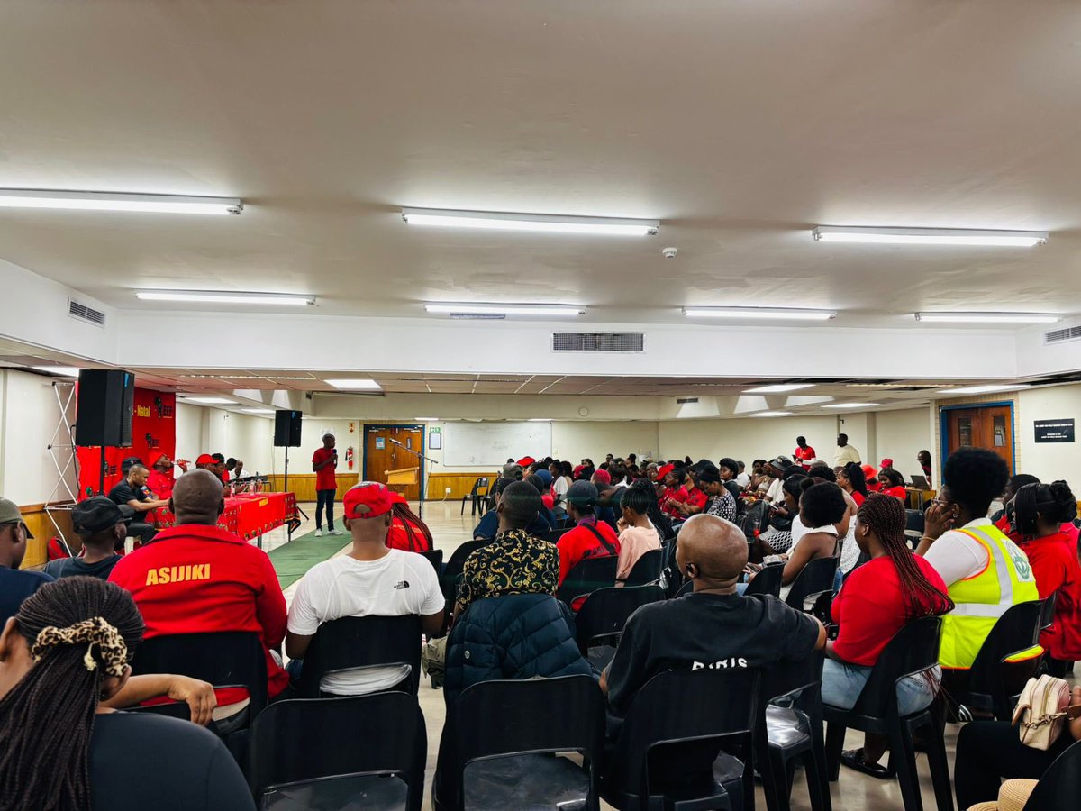 EFFYouthCommand's tweet photo. 📕 Picrures 📕 

In the continued surge to fight in the upcoming SRC elections in UNISA. The Economic Freedom Fighters Youth Command was joined by Commissar Sihle Lonzi and Commissar Mazwi Blose at the UNISA’s Durban Campus.

Victory is certain!

Victory or death! https://t.co/hpfmw4iQLI