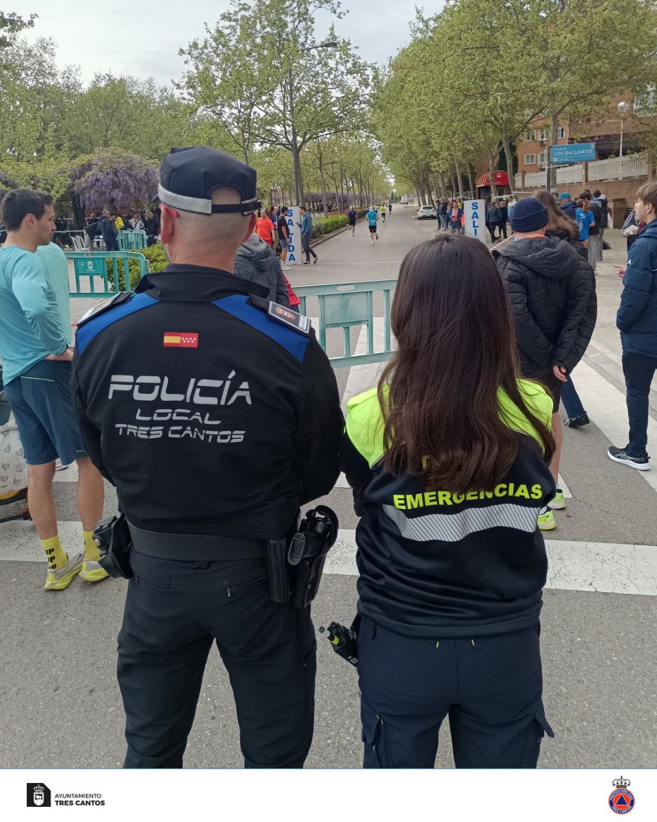 PCivil3C's tweet photo. Se celebra la II Milla Urbana del @ayto3cantos en colaboración con @oasistrescantos 

Desplegados junto a @policiatrescantos para que el evento sea seguro y cardioprotegido.

Siempre cerca del ciudadano.

#trescantosseguro 
#proteccioncivil https://t.co/1JcMeIUWqO