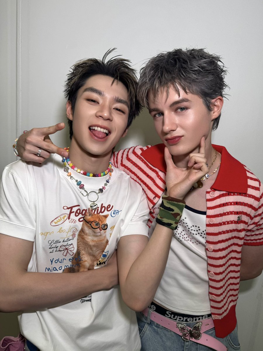 LOOKEPEEP tweet media