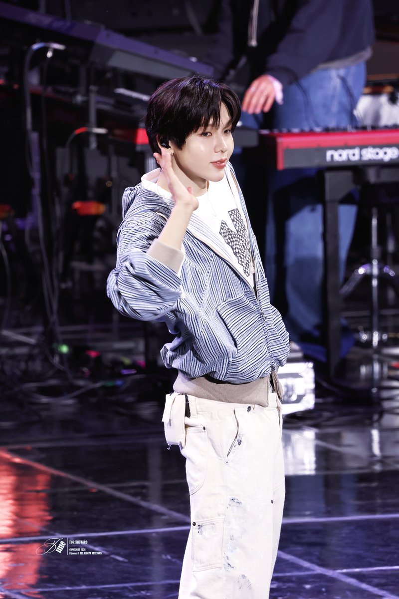 ᴊᴜɴᴇ. tweet media