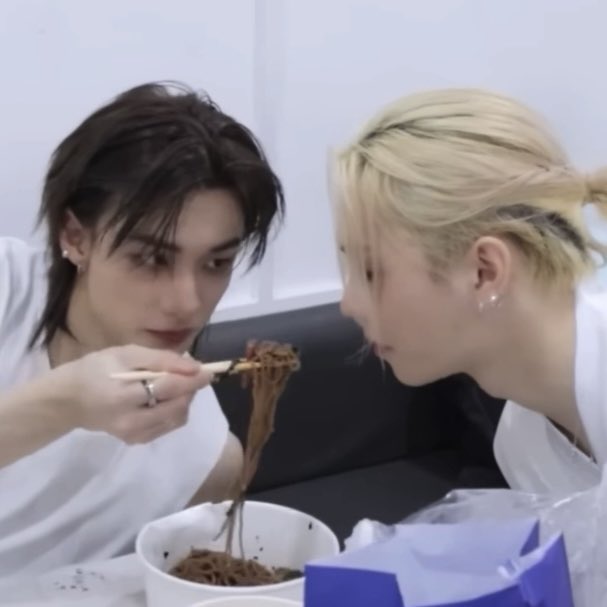 뿅( ◠◠. )(∴◠◠∴) tweet media