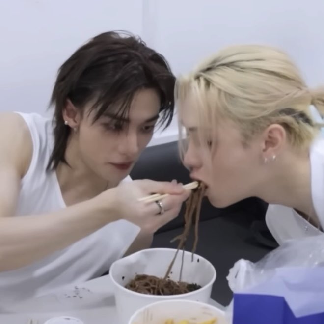 뿅( ◠◠. )(∴◠◠∴) tweet media