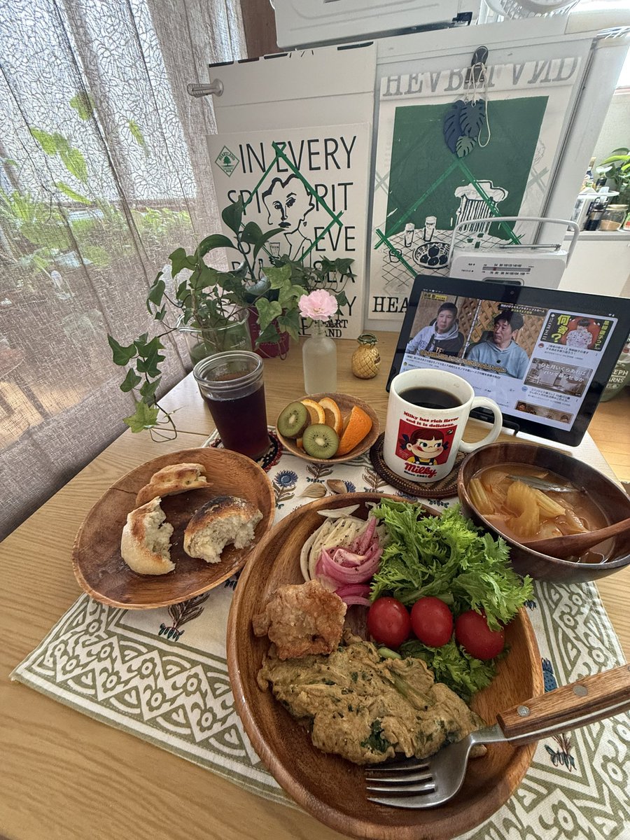 kotakinako's tweet photo. 🥖ブランチには自家製のパン
#フォカッチャ #カンパーニュ
#ブランチ #ベイク https://t.co/2sKj9jBFHj