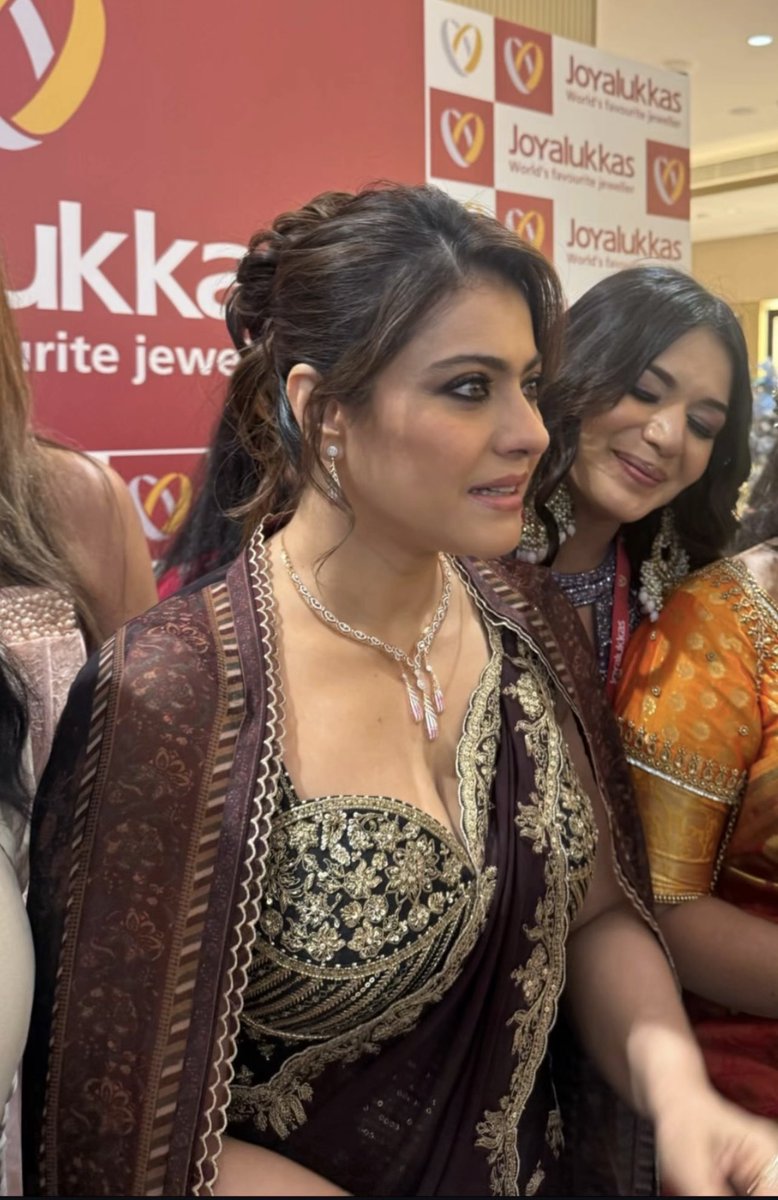 kajolarmy's tweet image. GOODDDEEESSSSSSS! @itsKajolD ✨🫶🌻

#kajol #kajolarmy