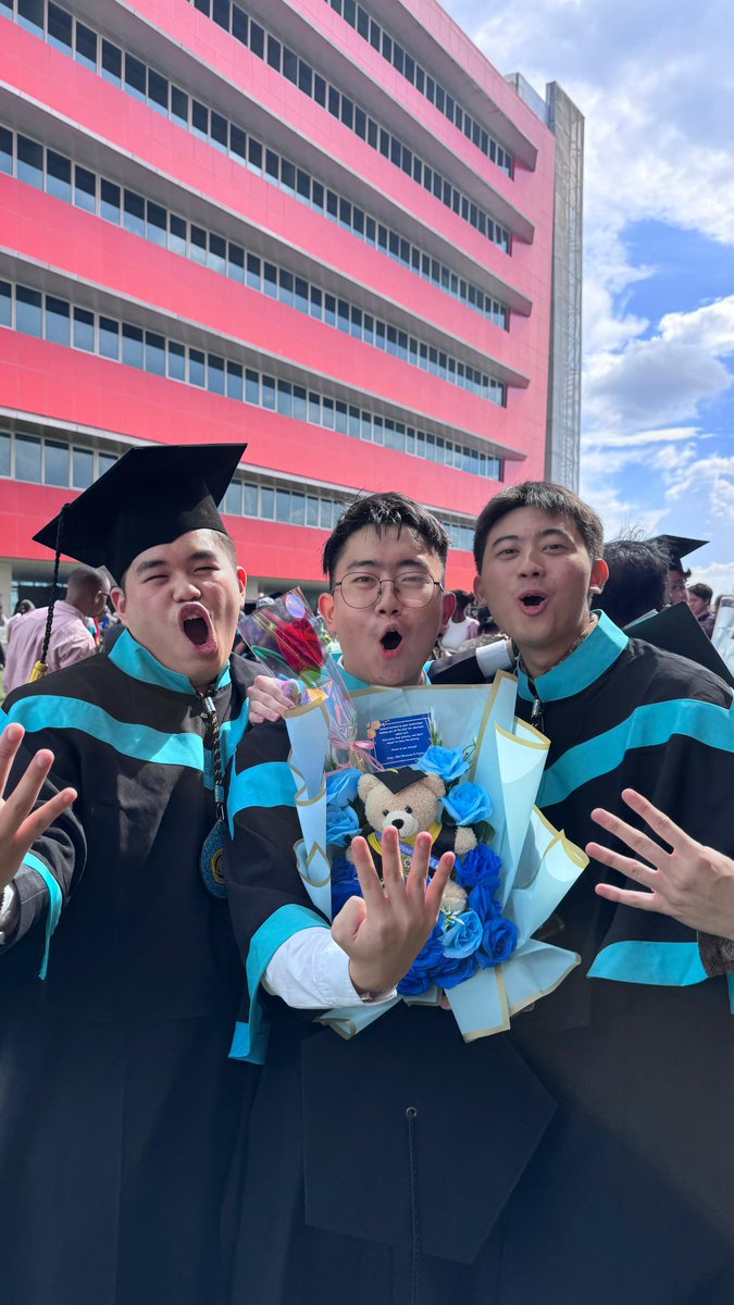sukandeh's tweet photo. Graduation day with the boys. https://t.co/7w00OdJseT