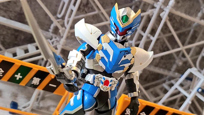 「○○擬人化、モチーフにしたキャラ作ろうかな」と思ってる人を見ると 「ここに中国の特撮ヒーローをモチーフにしたキャラを作った変態がおるで」 というワシ