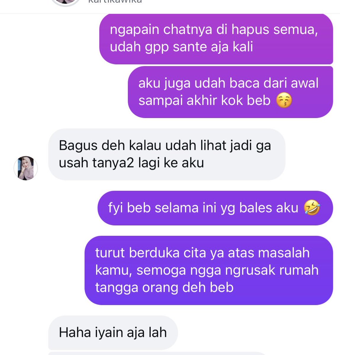 isyhtr's tweet photo. baru bebereapa bulan di cerai sm suaminya malah niat mau ngrebut suami orang, ga tau aja dia kalo selama ini aku yg bales chatnya, gundik jahanam semoga harimu senin terus 😂 https://t.co/FcHMefbpAz