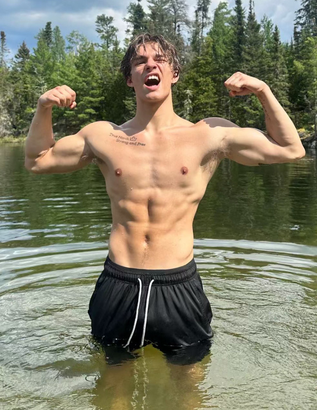 CoolShirtless MaleCelebs tweet media