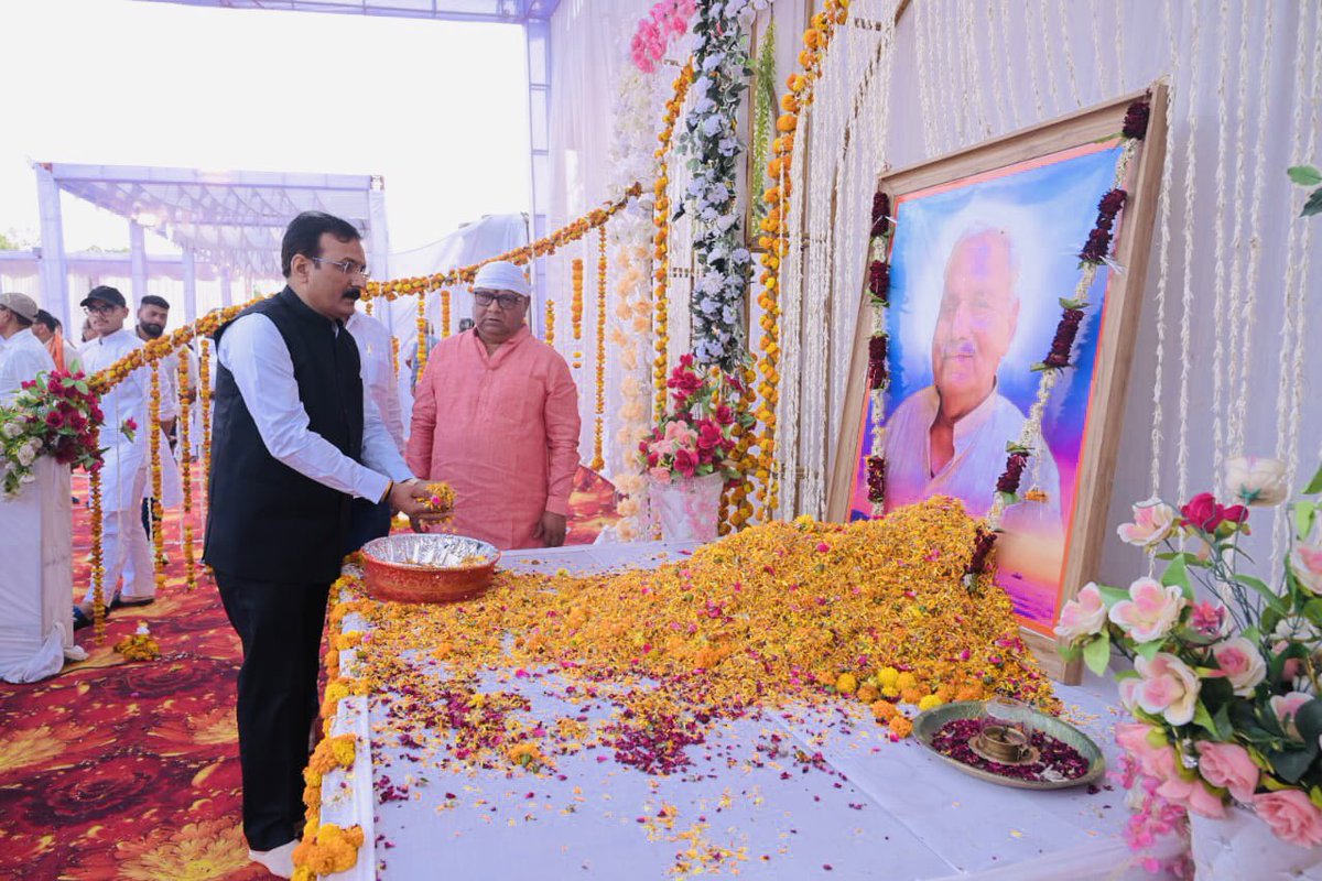 Vijay Bahadur Pathak tweet media