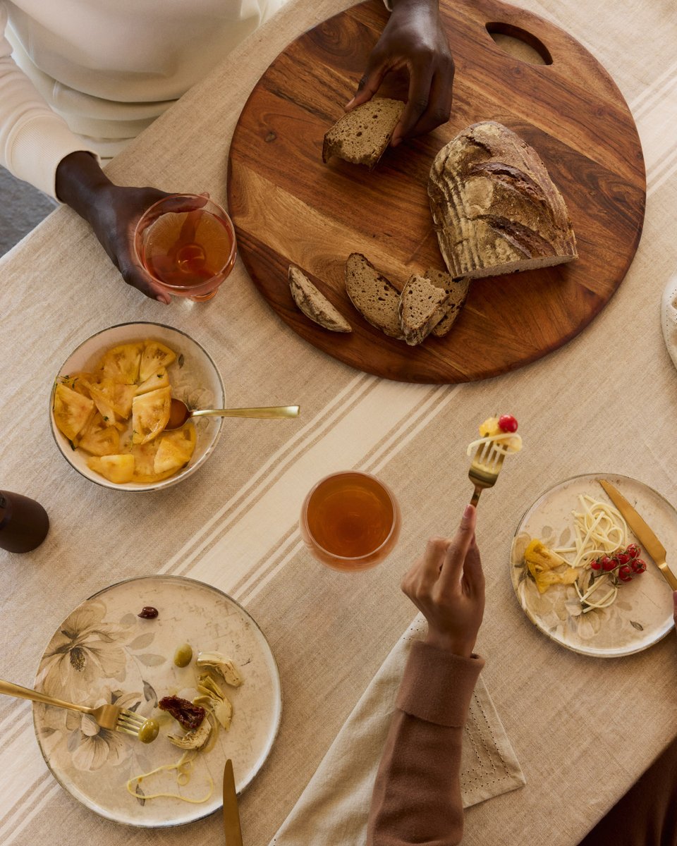 WOOLWORTHS_SA's tweet image. Make mealtimes linger a little longer 🍽️🍷

Elevate your table with winter floral dinnerware from R129 and WCellar lead-free crystal drinkware from R279.

Elevate your dinner nights and shop now: brnw.ch/21x1wD0