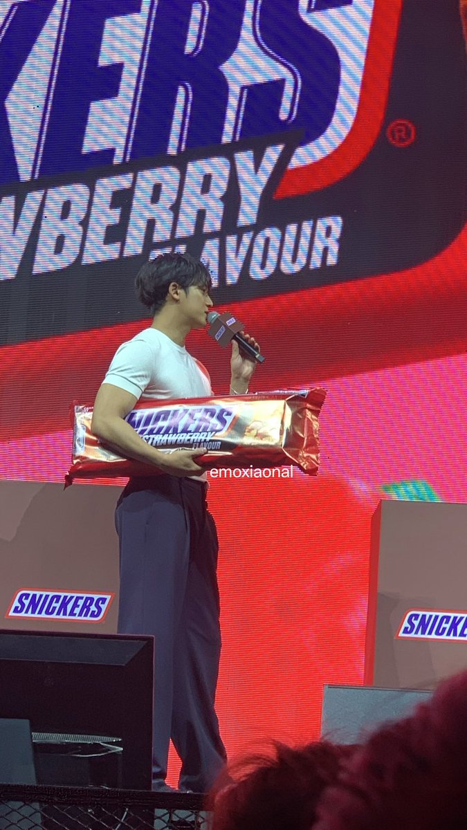 emoxiaonal's tweet photo. hello!!! reviving this account to share my #SnickerswithMINGYU event experience!!! ive been a fan since and 2015 and this is my first time seeing anyone from seventeen so event this is so dear to me 😭 

we were in patron A row 4!! WE WERE SO CLOSEEEE https://t.co/gKSlc9Lhyl