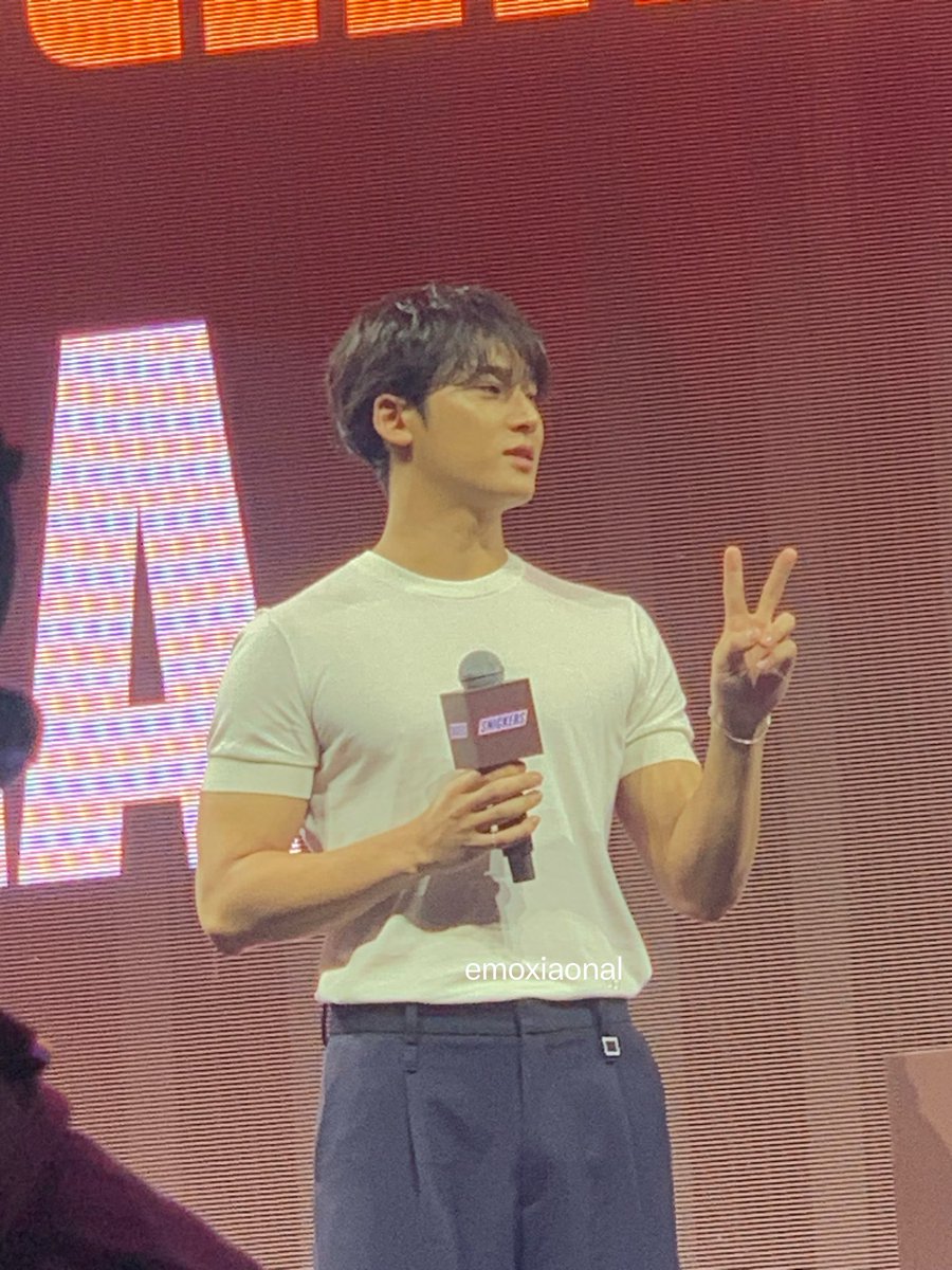 emoxiaonal's tweet photo. hello!!! reviving this account to share my #SnickerswithMINGYU event experience!!! ive been a fan since and 2015 and this is my first time seeing anyone from seventeen so event this is so dear to me 😭 

we were in patron A row 4!! WE WERE SO CLOSEEEE https://t.co/gKSlc9Lhyl