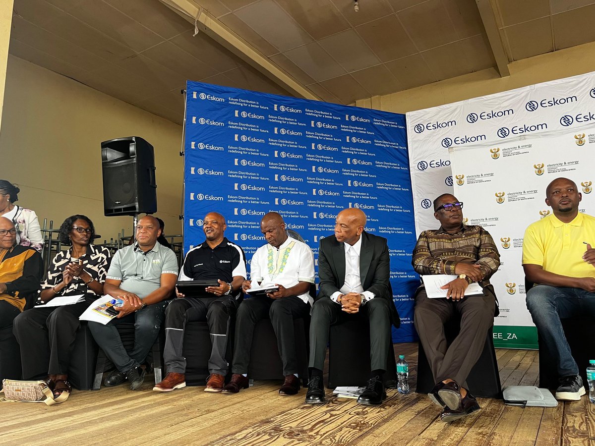 Eskom_SA's tweet photo. #EskomGauteng
#LoadReduction #Hammanskraal
The Minister of Electricity and Energy, Dr Kgosientsho Ramokgopa, alongside the Gauteng Premier, Panyaza Lesufi and Eskom leadership are in Hammanskraal to engage the community and share the plan to eradicate load reduction.
The Minister outlined government’s strategy, focusing on stabilising the network, improving infrastructure and restoring reliable electricity supply to affected communities.
The Premier emphasised the progress made through Gauteng’s Energy and Infrastructure Programme, including the replacement of failed transformers and the critical need to protect electricity infrastructure from damage and illegal activities
#EndingLoadReduction
@DOEE_ZA @GautengProvince
@GovernmentZA