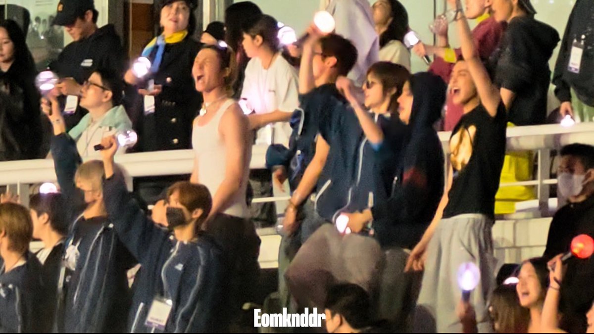 Ndr:) eomknddr tweet media