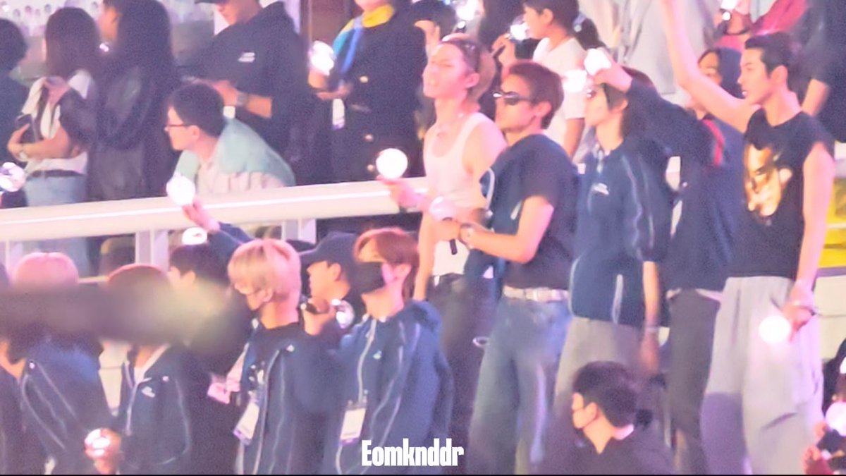 Ndr:) eomknddr tweet media