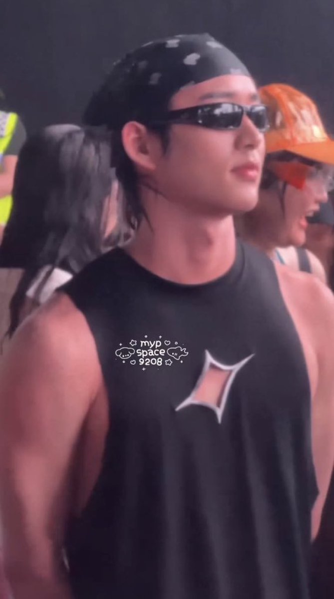 WestieBBF's tweet image. BIJ REALLY CUT UP HIS TANK TOP TO MAKE IT MORE WHORE-ISH   

We got it we got it we got it 

PAPA EST WESLEY TIME
#InfinityMedicalClinicxEST
#est_rvp #เอสศุภ