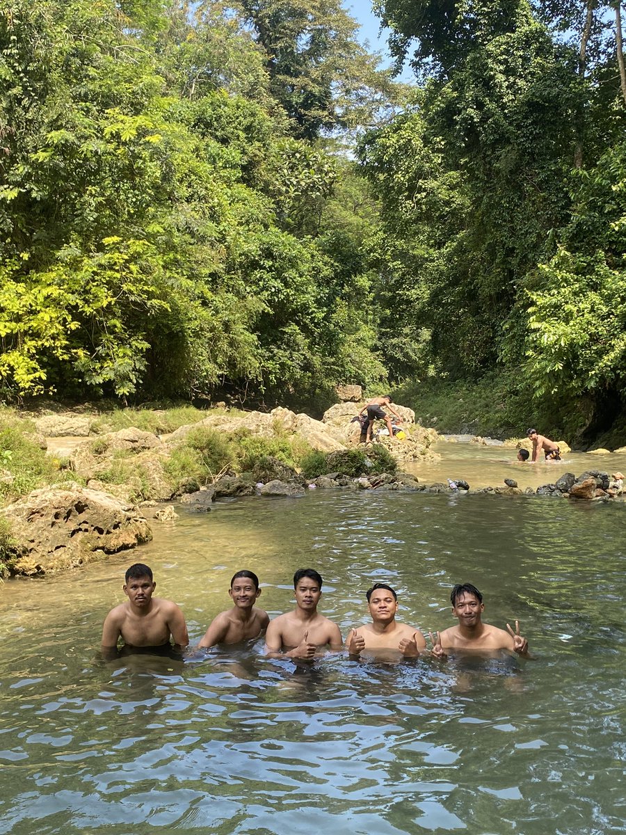 awlnich's tweet photo. first time menjelajah Jawa timur bagian Tuban, yang membedakan sama Jawa sebelah disemua perjalanan jalannya halusss 90%, sebagai warga Jawa sebelah Jatim sangat merasakan perbedaan nya🤣 https://t.co/CWkD3SwW5v