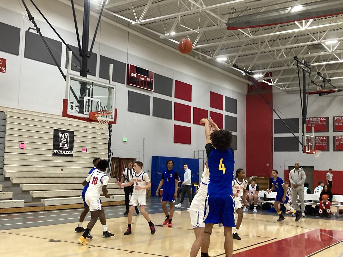 ny2lasports's tweet image. 14U Quarterfinals action to start of Championship Sunday at Swish N’ Dish 🏀🏆

@MacIrvinFire1 🆚 @3ssbRose 

@klpower5 🆚 More Than Hoops 

#NY2LASND