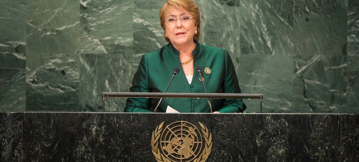 INCREIBLE PERO CIERTO :  "Frase del Dia" de <a href="/_elmercurio/">Mercúrio</a> : cita oposicion de senador de EEUU a candidatura de <a href="/mbachelet/">Michelle Bachelet</a> por "su permanencia a la cabeza del desafortunado Consejo de los Derechos Humanos de la ONU", cargo que nunca ocupo . YA NO SABEN QUE INVENTAR !