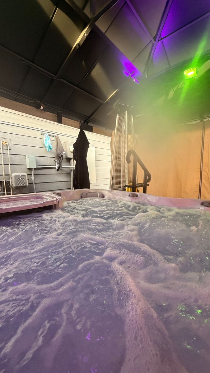 HighCountryJNL's tweet image. Coffee in hand, jets on… not a bad way to start it.
#HotTubLife #MorningRoutine #CoffeeTime #RelaxTime #BackyardLife