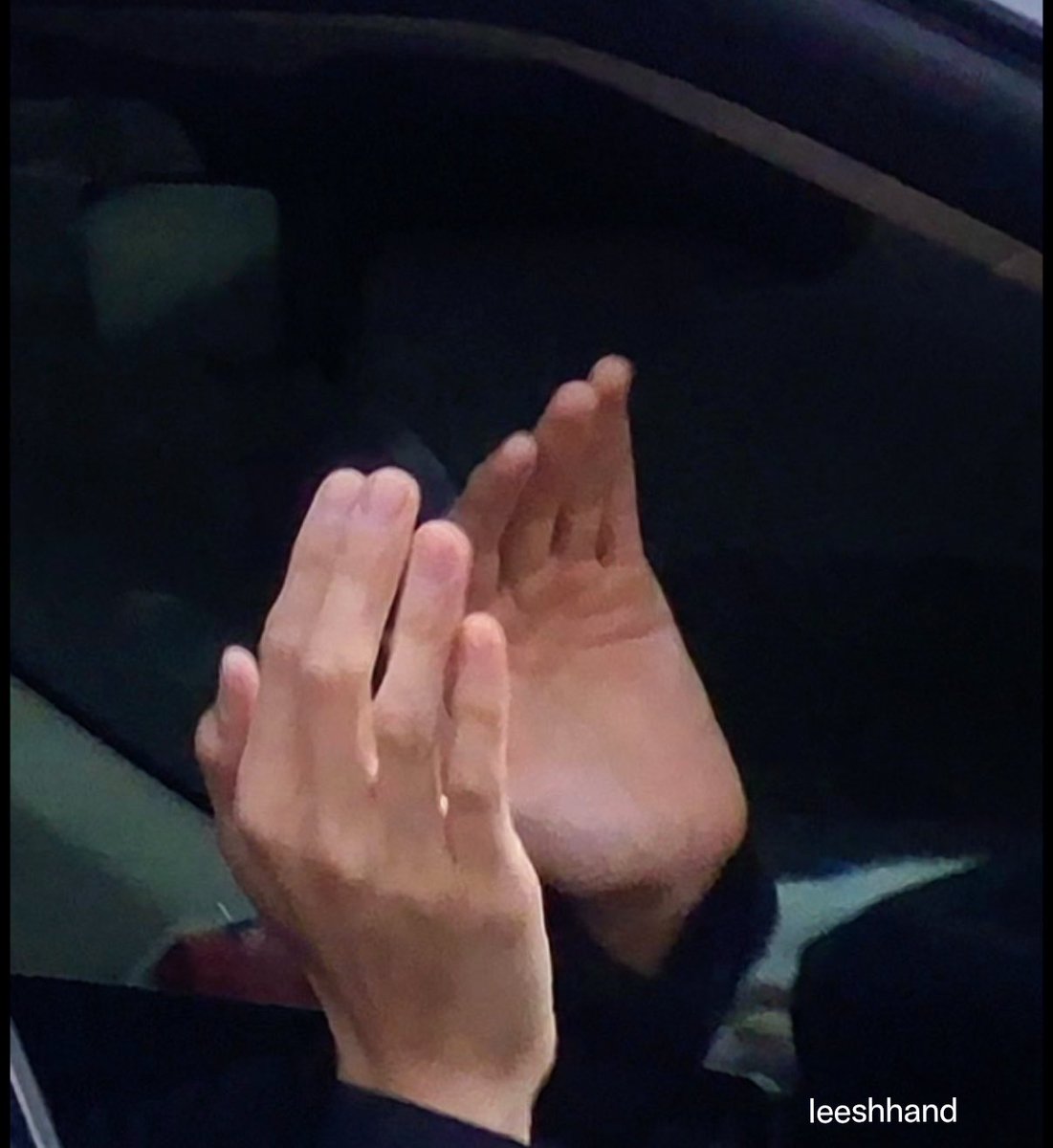 이승협 손 tweet media