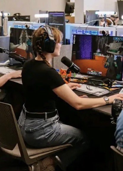 Eeve 🐝 🚦 tweet media