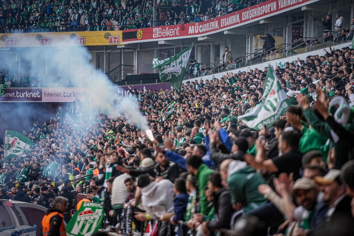 demarkesports's tweet photo. Bursaspor tribünleri Eskişehir'de 🔥 https://t.co/oDhrQZ428j