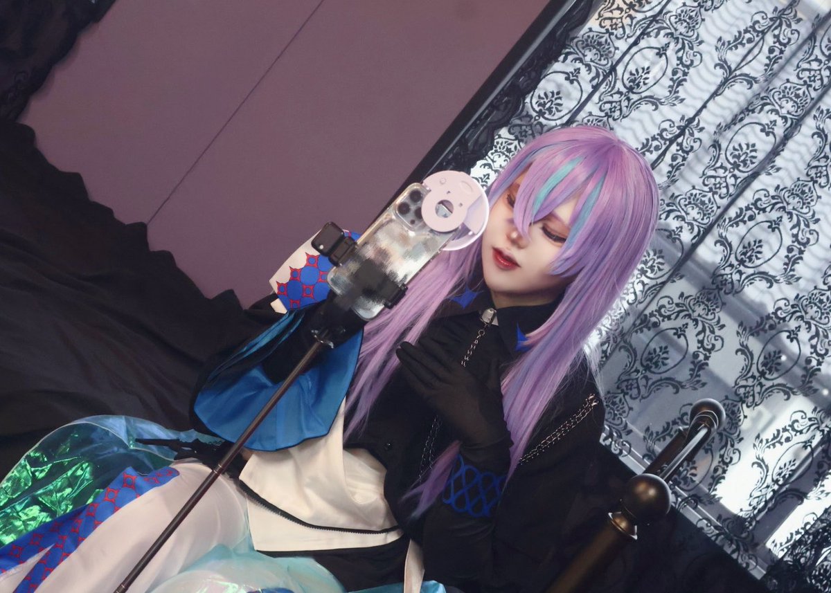 この前の併せ自撮りなんも撮って無かったからオフショ🎶
1枚目はニコニコてパペを見つめる🐙と2枚目はTiktokに命かけてる🐙です✌️