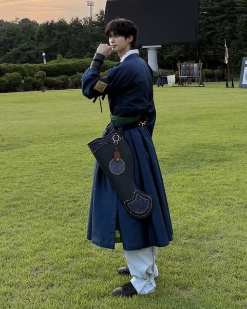 byeon wooseok and his perfect proportions 😳