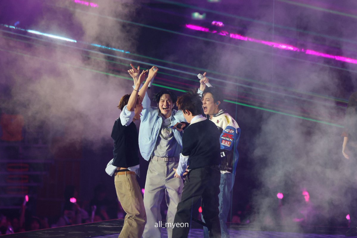 [HQ] 260412 EXO @ <EXO PLANET #6 - EXhOrizon> Concert Tour in Seoul
cr. sanweidonghua, all_myeon

#EXhOrizon_in_SEOUL
#EXhOrizon #EXO #엑소
<a href="/weareoneEXO/">EXO</a> <a href="/DOHKYUNGSOO_X/">도경수(DOH KYUNG SOO) OFFICIAL</a>