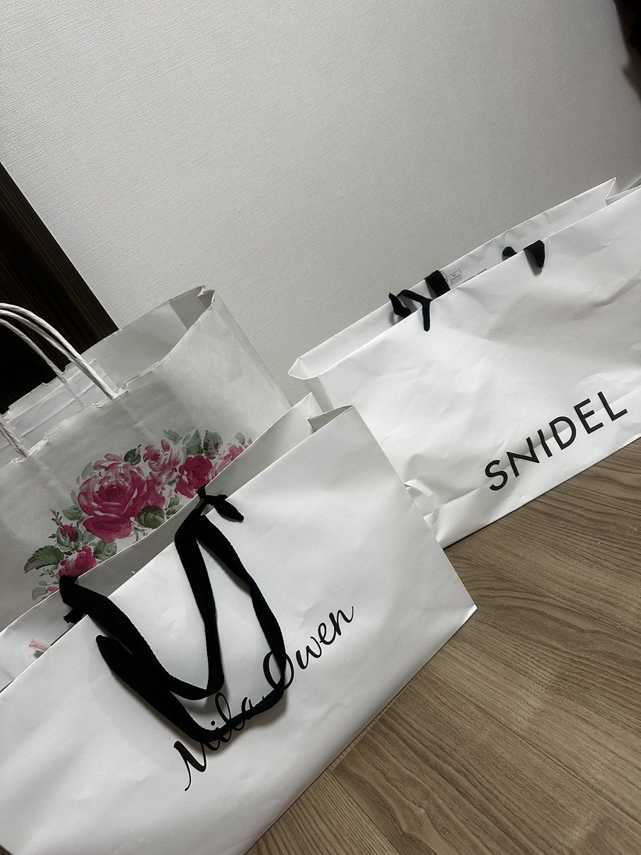 marz0's tweet photo. しばらく買ってなかったんだけど、髪スーパーロングから顎までのショートにしたら似合う服変わってほしくなってしまった…🤔
あったかくなったから楽しい🥰 https://t.co/BOsx2wrk1v