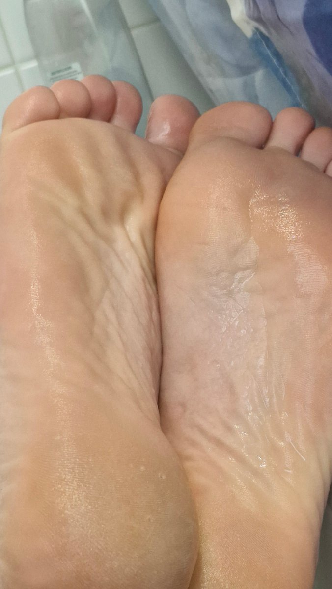 footguy95 tweet media