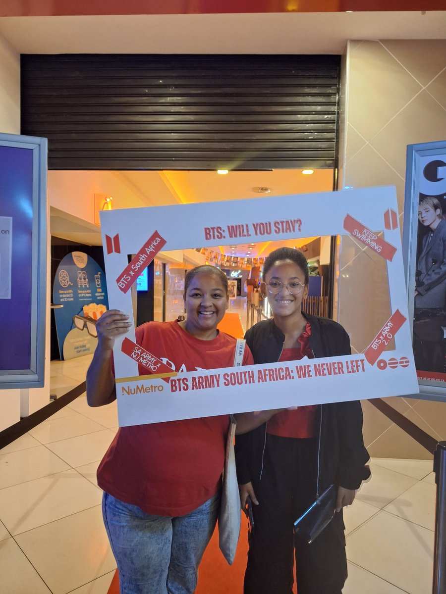 Yoongislovebite's tweet photo. Cutie patootie South African ARMY at the #BTS_ARİRANG_Goyang_D2 cinema live viewing💜
 #BTS_ARİRANG_WORLDTOUR_LIVEVIEWING 
BRING BTS TO SOUTH AFRICA 🇿🇦 
#AddSouthAfricanBTSdates 
#BTS_ARİRANG 
@bts_bighit @BigConcerts @BIGHIT_MUSIC @HYBEOFFICIALtwt @KFMza @BTS_twt @BTSARMYZA https://t.co/wcBI0D9k7G