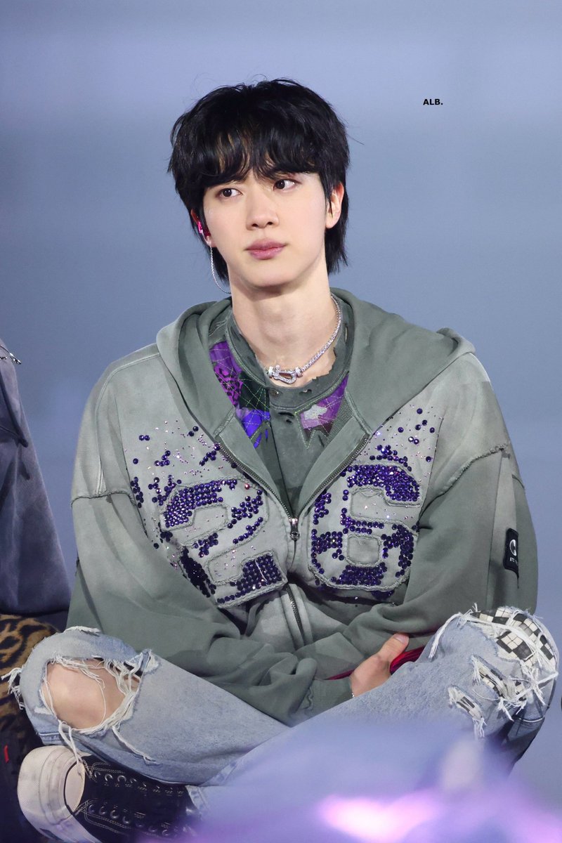 ksj era☆ tweet media