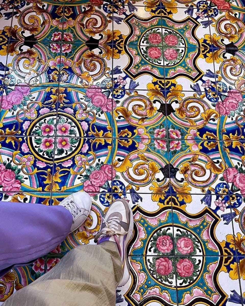 wana_visualss's tweet photo. 🇮🇷 The floor tiles in a hotel in Shiraz, Iran, are so aesthetic that you wouldn't even want to step on them. https://t.co/Ccdiz8G5DS