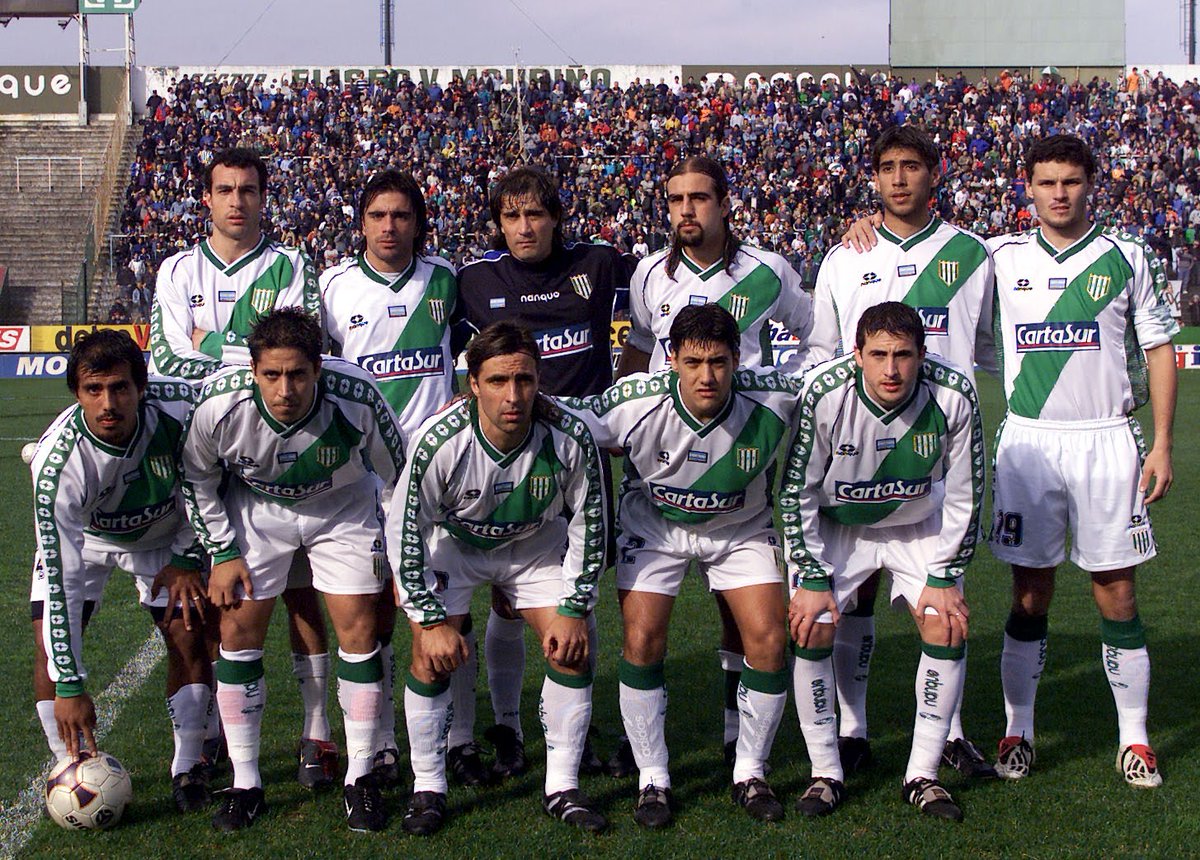 Hoy en planteles por día:

Clausura 2003

Equipazo para mi gusto, encima esa camiseta 🫶🏻.

Cerveza, Archu, Noce, Cebolla, Barraza, Ortíz, Leiva, Tati, Moncho, González y Raponi.