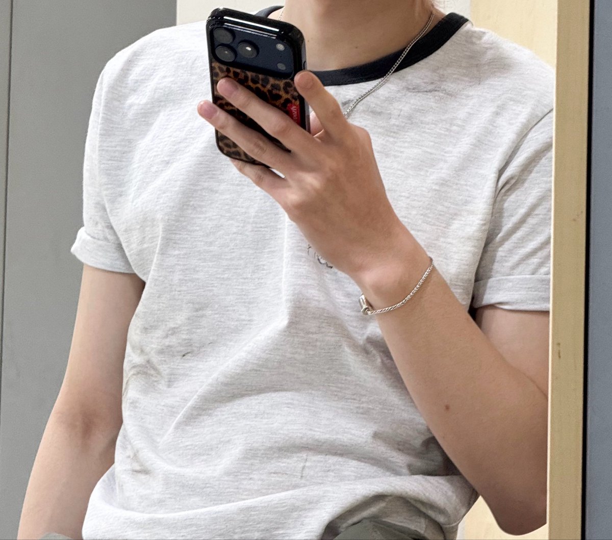 신유 손 tweet media