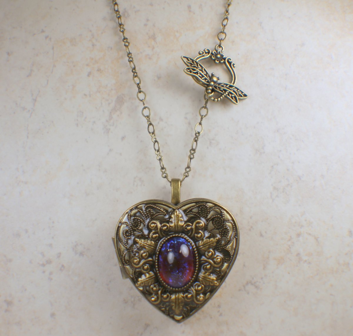 charsfavorite's tweet photo. Unlock the magic of music with our Red Dragons Breath Glass Opal Music Box Locket for just $100. A perfect blend of artistry and melody awaits you. #JewelryLovers #MusicBoxMagic

Shop Now https://t.co/UVBFpUXeVN https://t.co/R1ks5wBGt5
