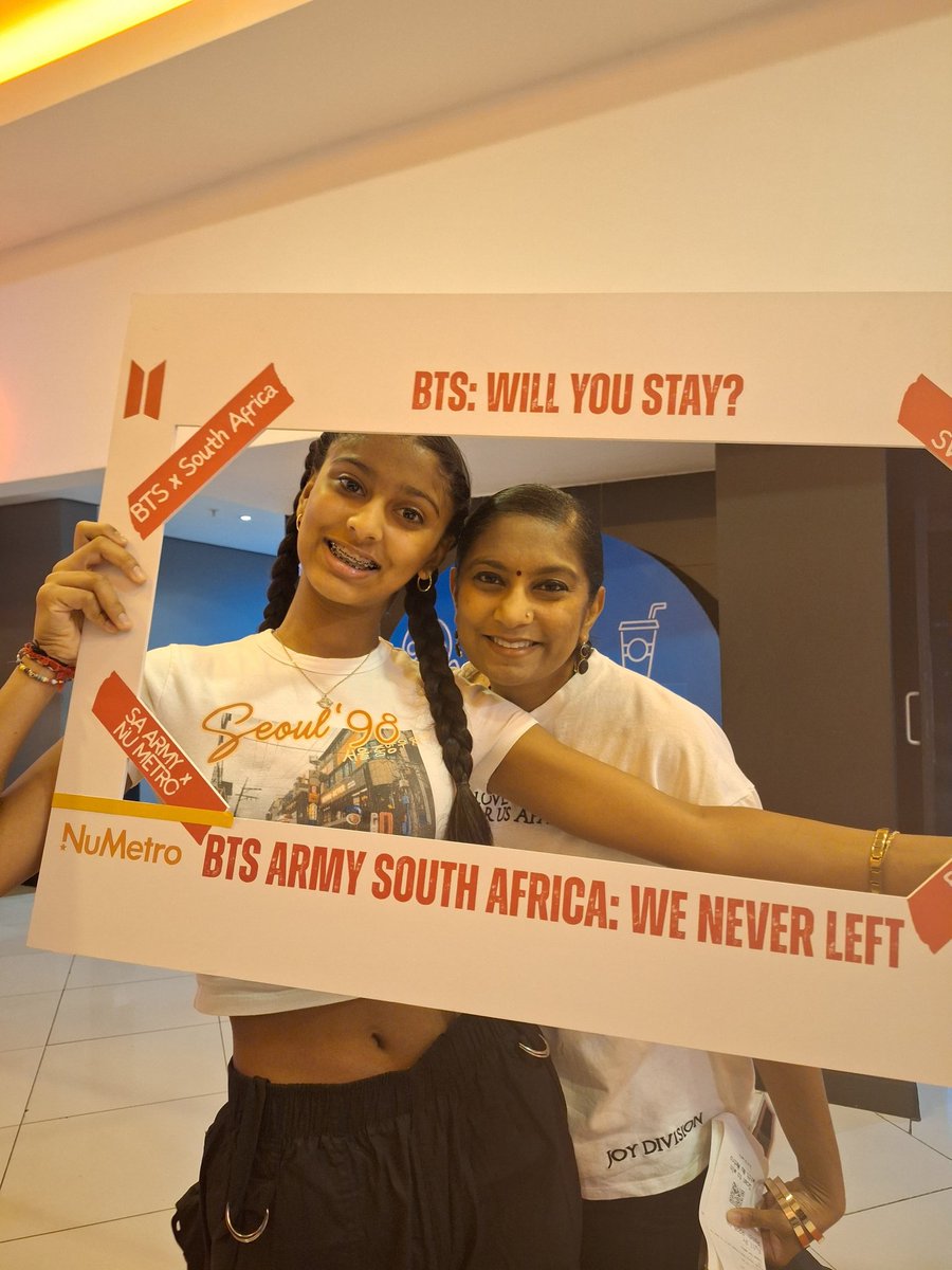 Yoongislovebite's tweet photo. Our precious South African ARMYS at the #BTS_ARİRANG_Goyang_D2 cinema live viewing 💜 #BTS_ARİRANG_WORLDTOUR_LIVEVIEWING 

BRING BTS TO SOUTH AFRICA 🇿🇦 
#AddSouthAfricanBTSdates 
#BTS_ARİRANG 
@bts_bighit @BigConcerts @BIGHIT_MUSIC @HYBEOFFICIALtwt @KFMza @BTS_twt @BTSARMYZA https://t.co/kKzmkNNBy2