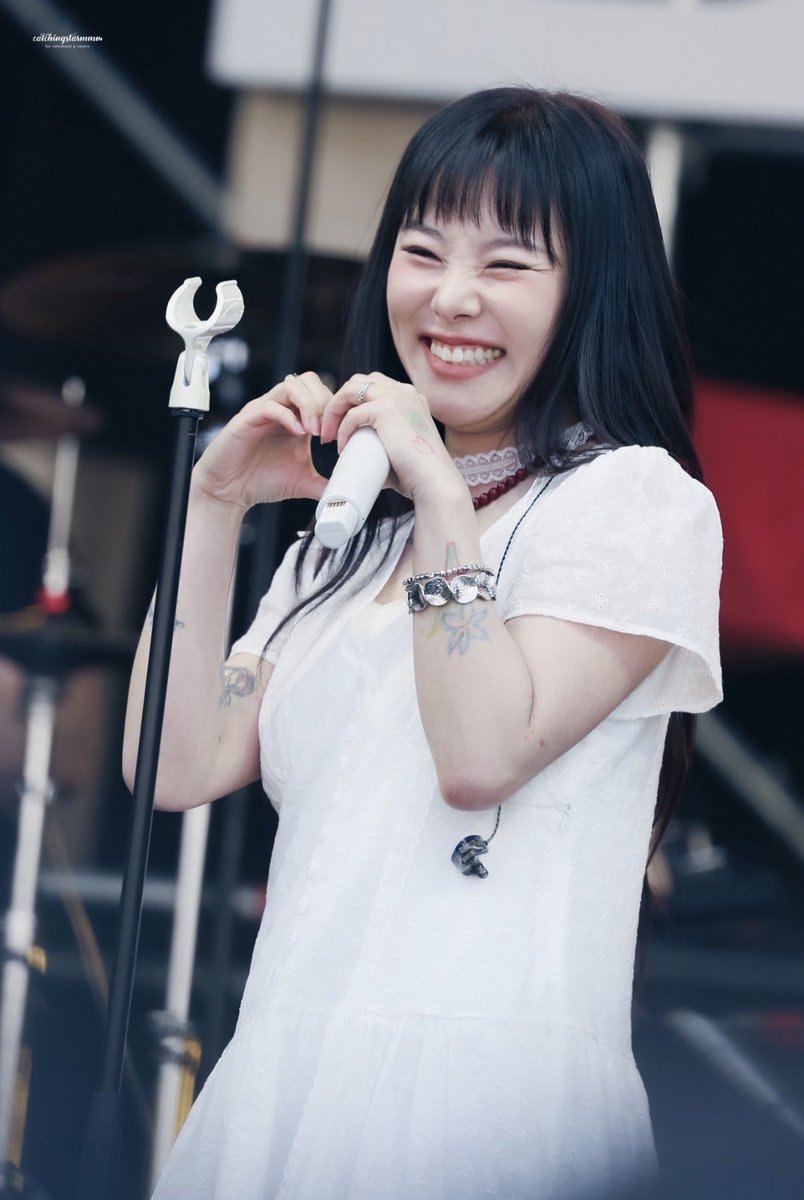 wheein pics tweet media