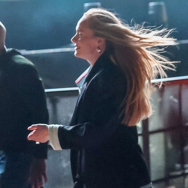 Adele Laurie Brasil tweet media