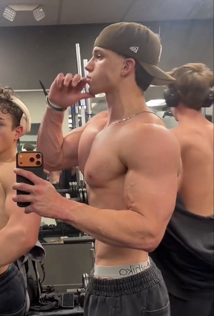 Stan Base tweet media